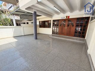 Casa adosada en venta de 4 habitaciones en Khlong San, Bangkok