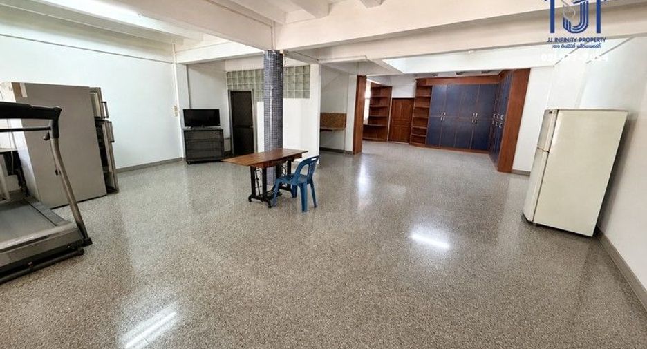 Casa adosada en venta de 4 habitaciones en Khlong San, Bangkok