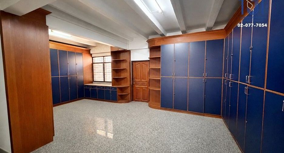 Casa adosada en venta de 4 habitaciones en Khlong San, Bangkok