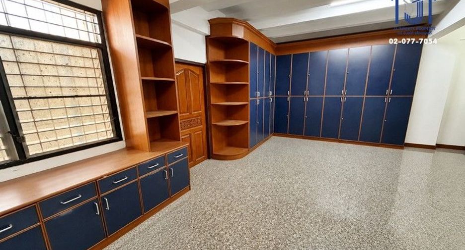 Casa adosada en venta de 4 habitaciones en Khlong San, Bangkok
