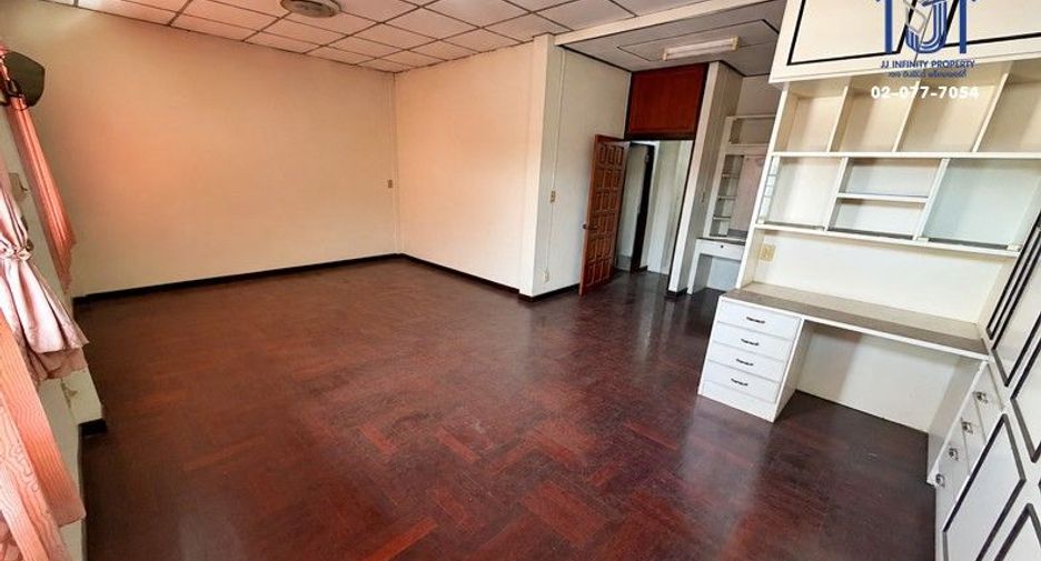 Casa adosada en venta de 4 habitaciones en Khlong San, Bangkok