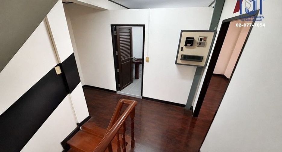 Casa adosada en venta de 4 habitaciones en Khlong San, Bangkok