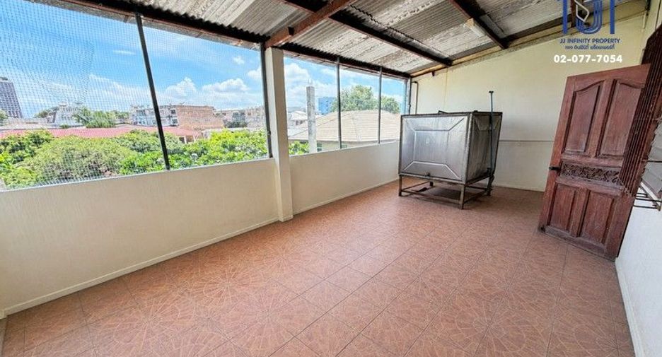 Casa adosada en venta de 4 habitaciones en Khlong San, Bangkok