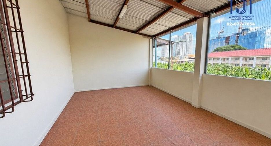 Casa adosada en venta de 4 habitaciones en Khlong San, Bangkok
