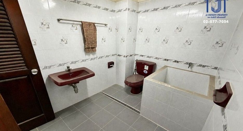 Casa adosada en venta de 4 habitaciones en Khlong San, Bangkok