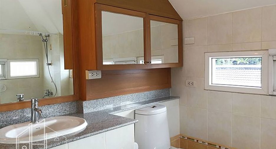 Condo en alquiler de 3 habitaciones en Watthana, Bangkok