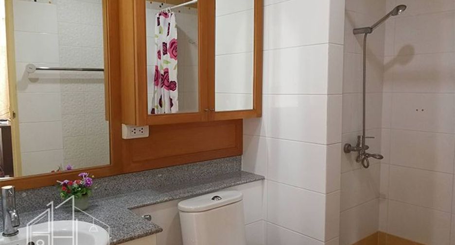 Condo en alquiler de 3 habitaciones en Watthana, Bangkok