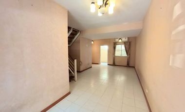 Casa adosada en venta de 3 habitaciones en Mueang Samut Prakan, Samut Prakan