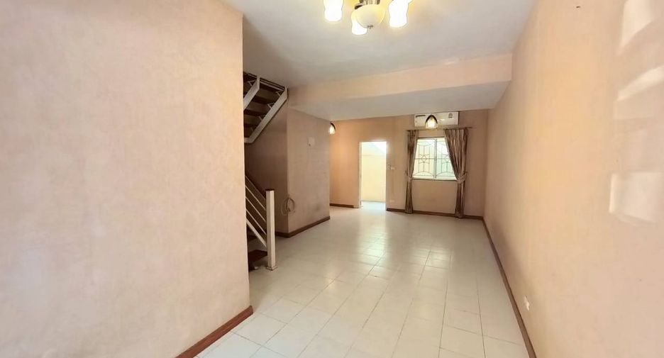 Casa adosada en venta de 3 habitaciones en Mueang Samut Prakan, Samut Prakan