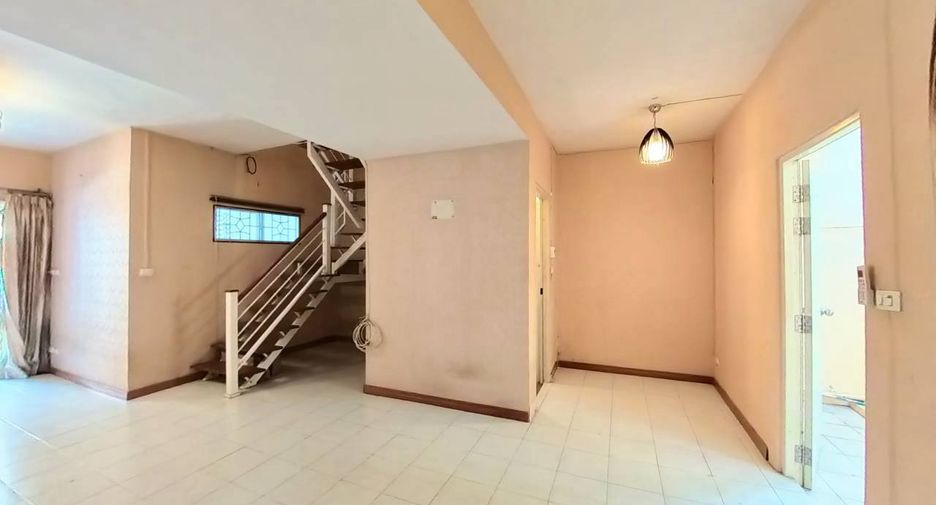 Casa adosada en venta de 3 habitaciones en Mueang Samut Prakan, Samut Prakan