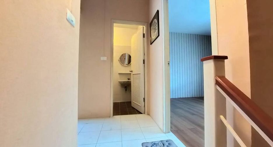 Casa adosada en venta de 3 habitaciones en Mueang Samut Prakan, Samut Prakan