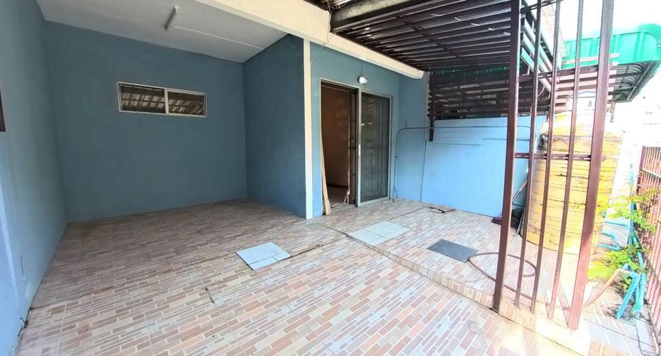 Casa adosada en venta de 3 habitaciones en Mueang Samut Prakan, Samut Prakan