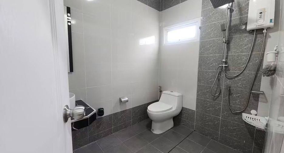 Продажа 3 спальни дом в Банг Ламунг, Чонбури