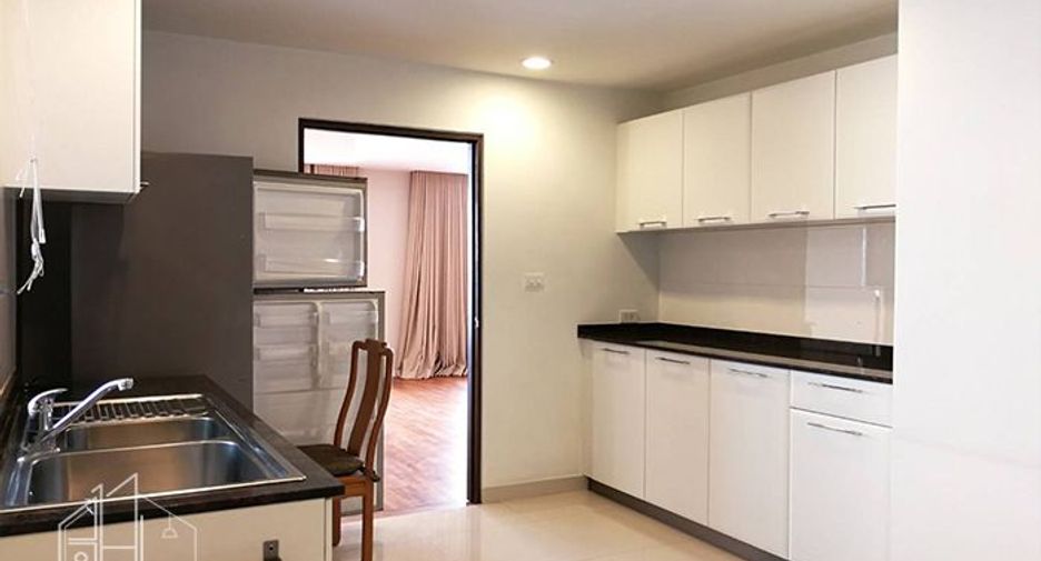 À louer 4 chambres condo 