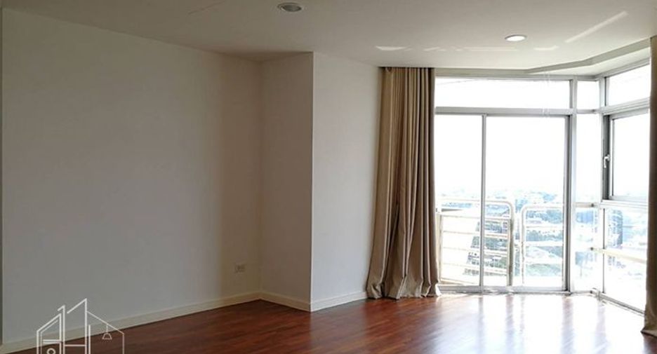 À louer 4 chambres condo 