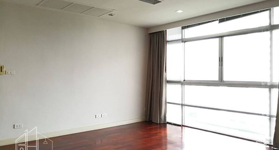 À louer 3 chambres condo à Watthana, Bangkok