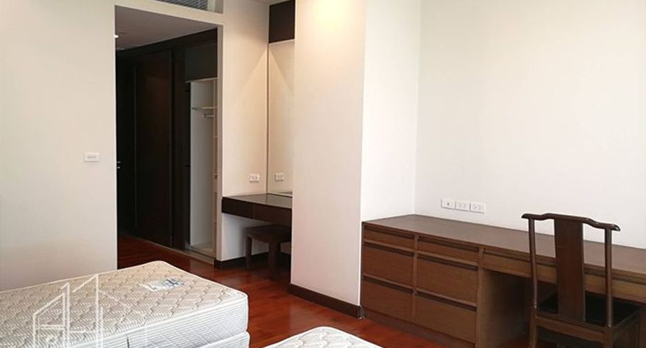 Apartamento en alquiler de 3 habitaciones en Watthana, Bangkok