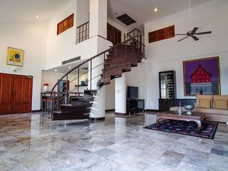 À louer 4 chambres condo à Watthana, Bangkok