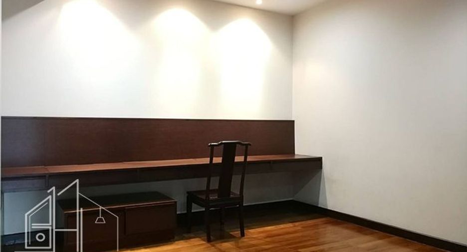 Condo en alquiler de 3 habitaciones en Watthana, Bangkok