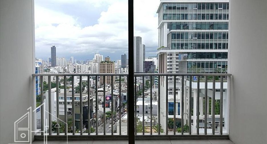 Condo en alquiler de 3 habitaciones en Watthana, Bangkok