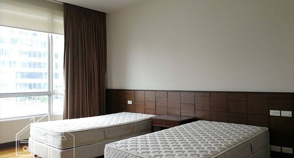Condo en alquiler de 3 habitaciones en Watthana, Bangkok