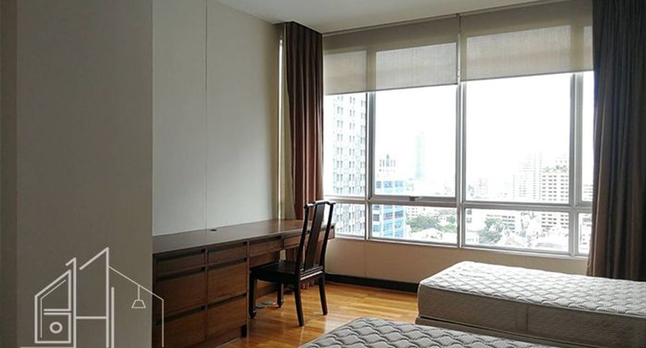 Condo en alquiler de 3 habitaciones en Watthana, Bangkok