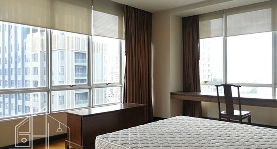 Condo en alquiler de 3 habitaciones en Watthana, Bangkok