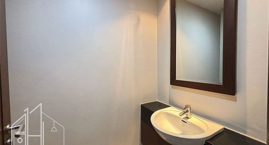 À louer 3 chambres condo à Watthana, Bangkok
