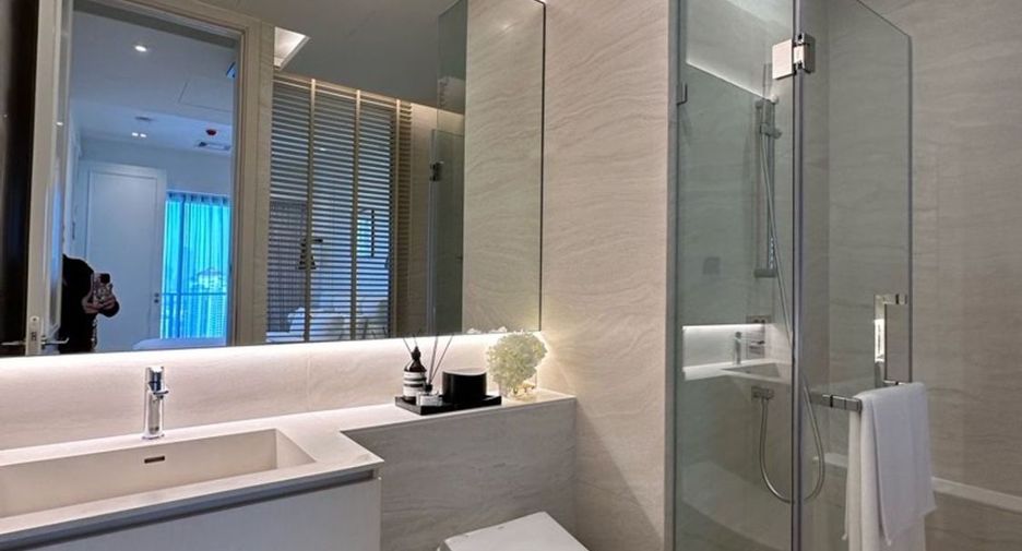 For sale 1 bed condo in Khlong Toei, Bangkok
