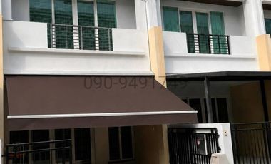 For rent 4 bedrooms townhouse in Wang Thonglang, Bangkok