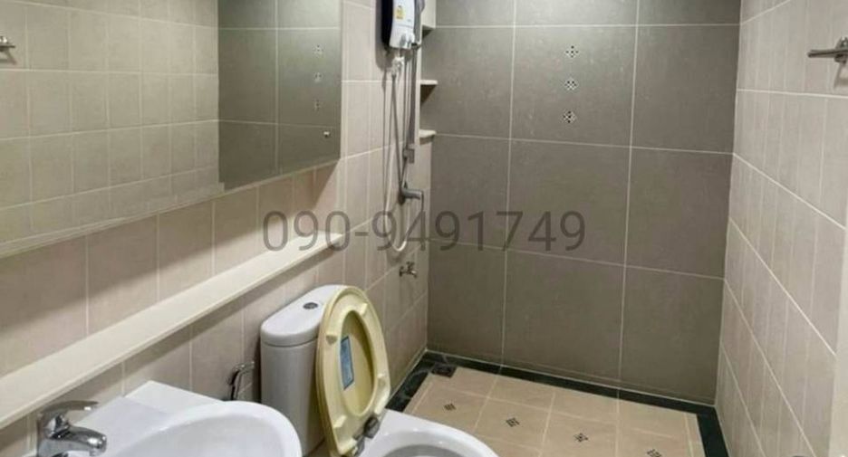 For rent 4 bedrooms townhouse in Wang Thonglang, Bangkok