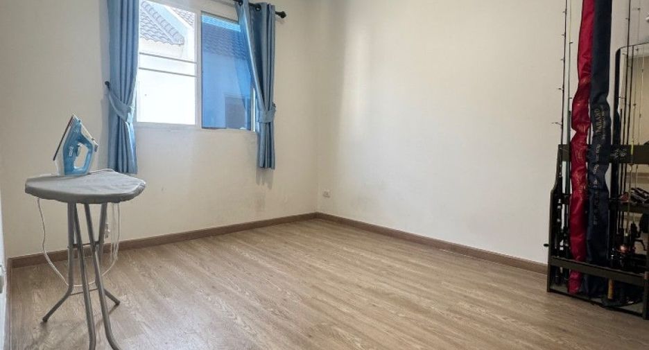 For sale 4 bedrooms townhouse in Bang Phli, Samut Prakan