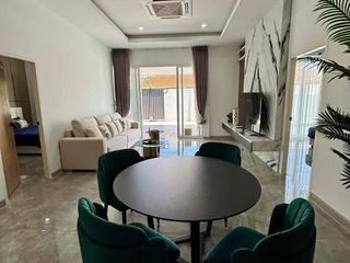 Villa en alquiler de 4 habitaciones en Bang Lamung, Chonburi