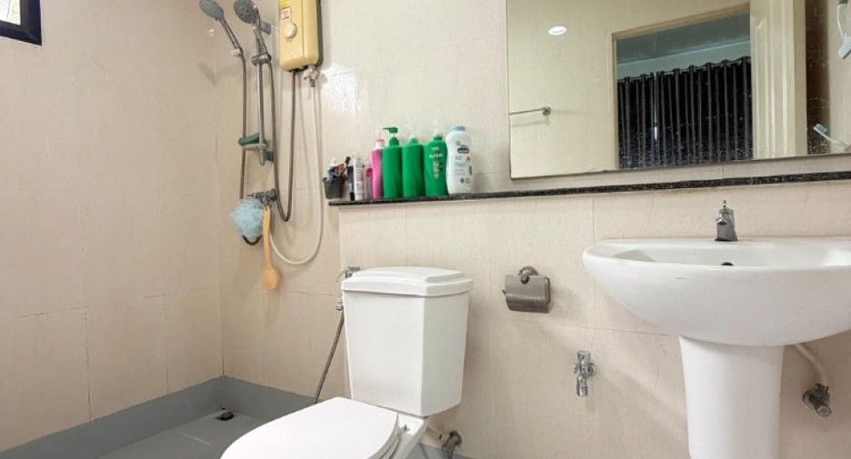 À vendre 2 chambres maison de ville à Bang Sao Thong, Samut Prakan
