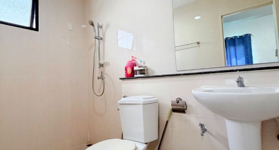 À vendre 2 chambres maison de ville à Bang Sao Thong, Samut Prakan