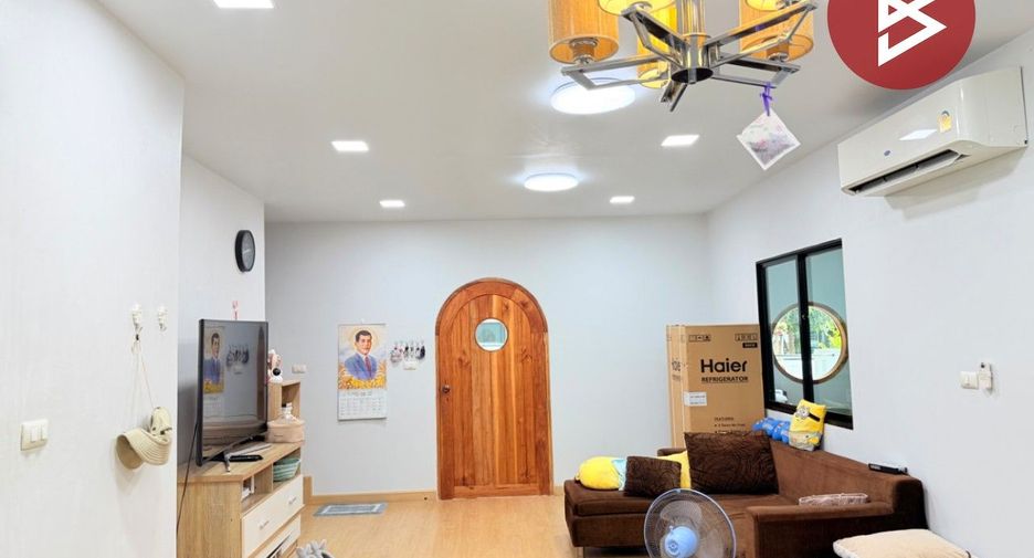 À vendre 2 chambres maison de ville à Bang Sao Thong, Samut Prakan
