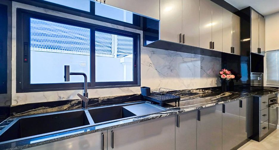 À vendre 4 chambres villa à Bang Lamung, Chonburi