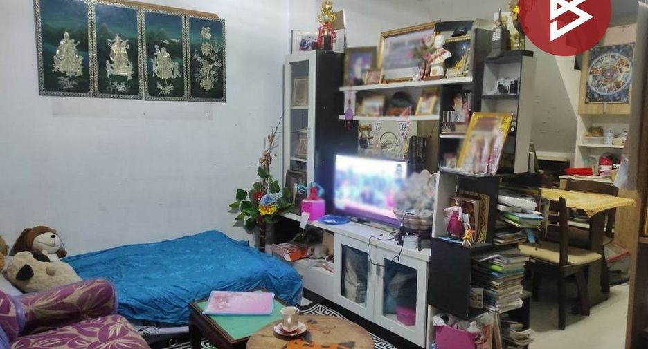 出售 2 卧室 联排别墅 在 Khlong Sam Wa, 曼谷