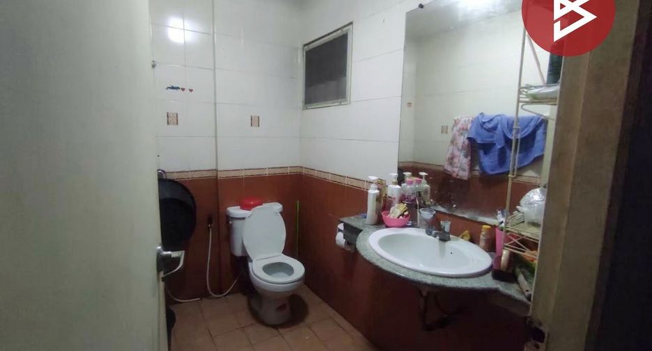 出售 2 卧室 联排别墅 在 Khlong Sam Wa, 曼谷