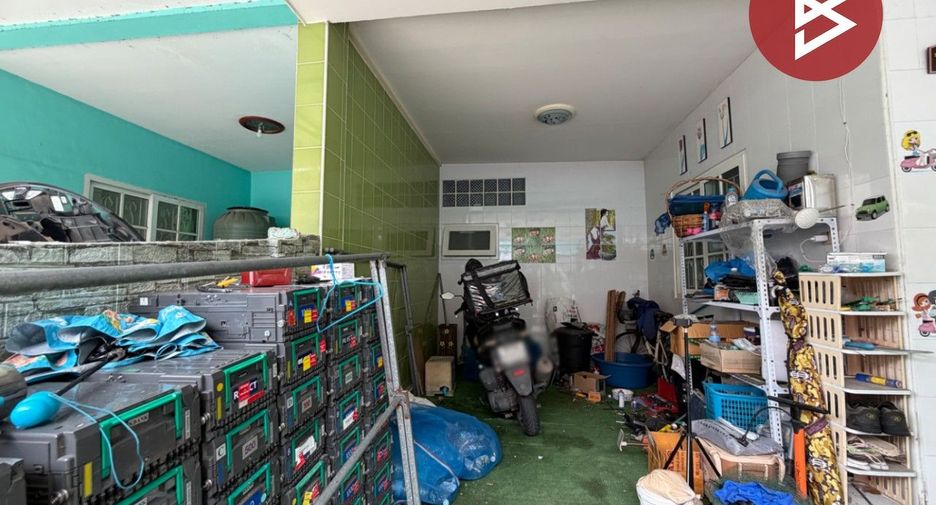 For sale 3 bedrooms townhouse in Mueang Samut Prakan, Samut Prakan