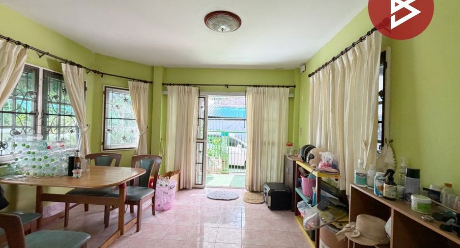 For sale 3 bedrooms townhouse in Mueang Samut Prakan, Samut Prakan