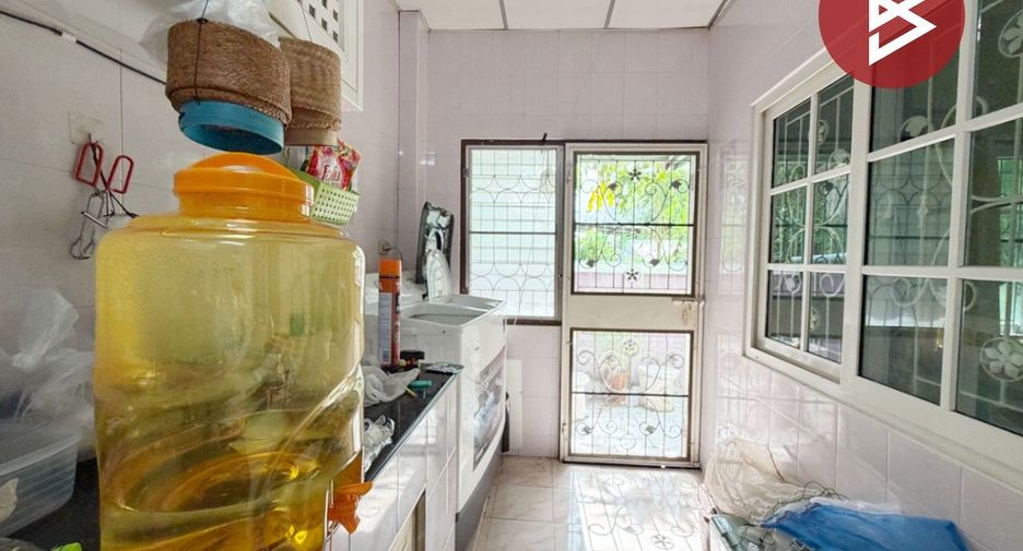 For sale 3 bedrooms townhouse in Mueang Samut Prakan, Samut Prakan