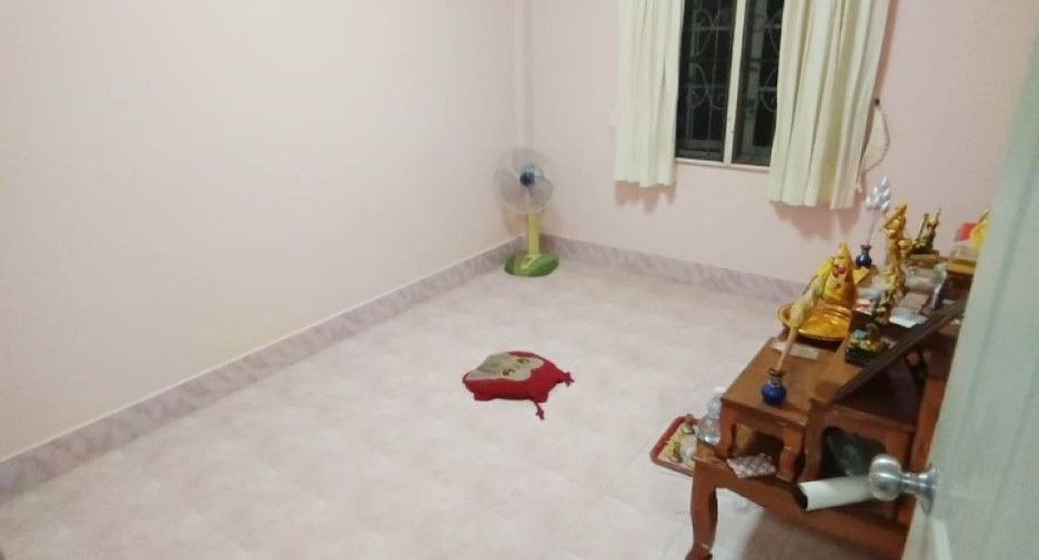 For sale 3 bedrooms townhouse in Mueang Samut Prakan, Samut Prakan