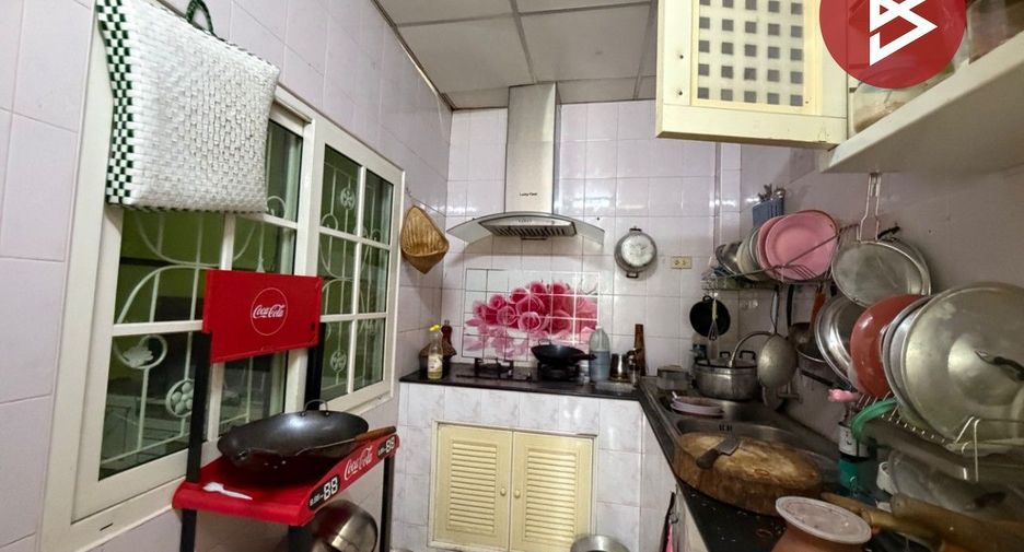 For sale 3 bedrooms townhouse in Mueang Samut Prakan, Samut Prakan