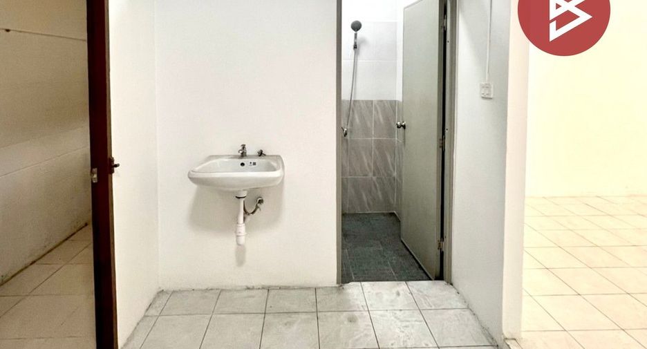 For sale studio townhouse in Mueang Chon Buri, Chonburi