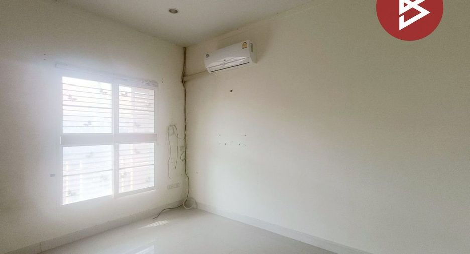 À vendre 4 chambres maison de ville à Phra Samut Chedi, Samut Prakan
