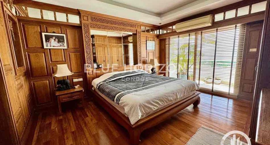 For sale 2 bedrooms condo in Pratumnak, Pattaya