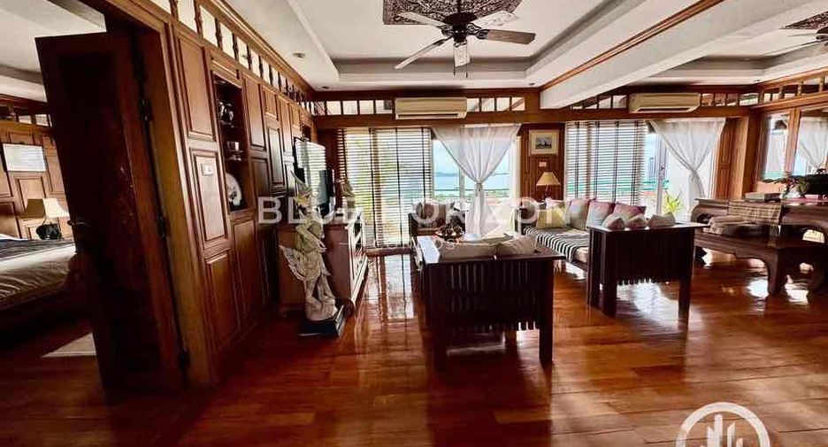 For sale 2 bedrooms condo in Pratumnak, Pattaya