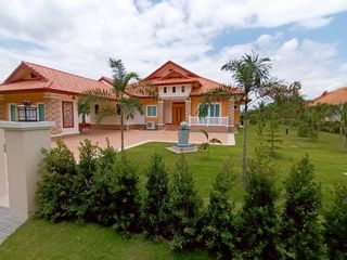 For rent 5 bedrooms villa in Doi Saket, Chiang Mai