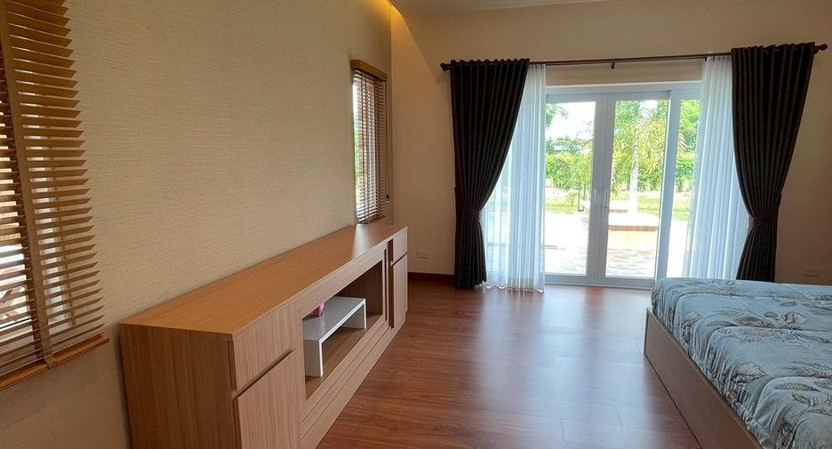 For rent 5 bedrooms villa in Doi Saket, Chiang Mai